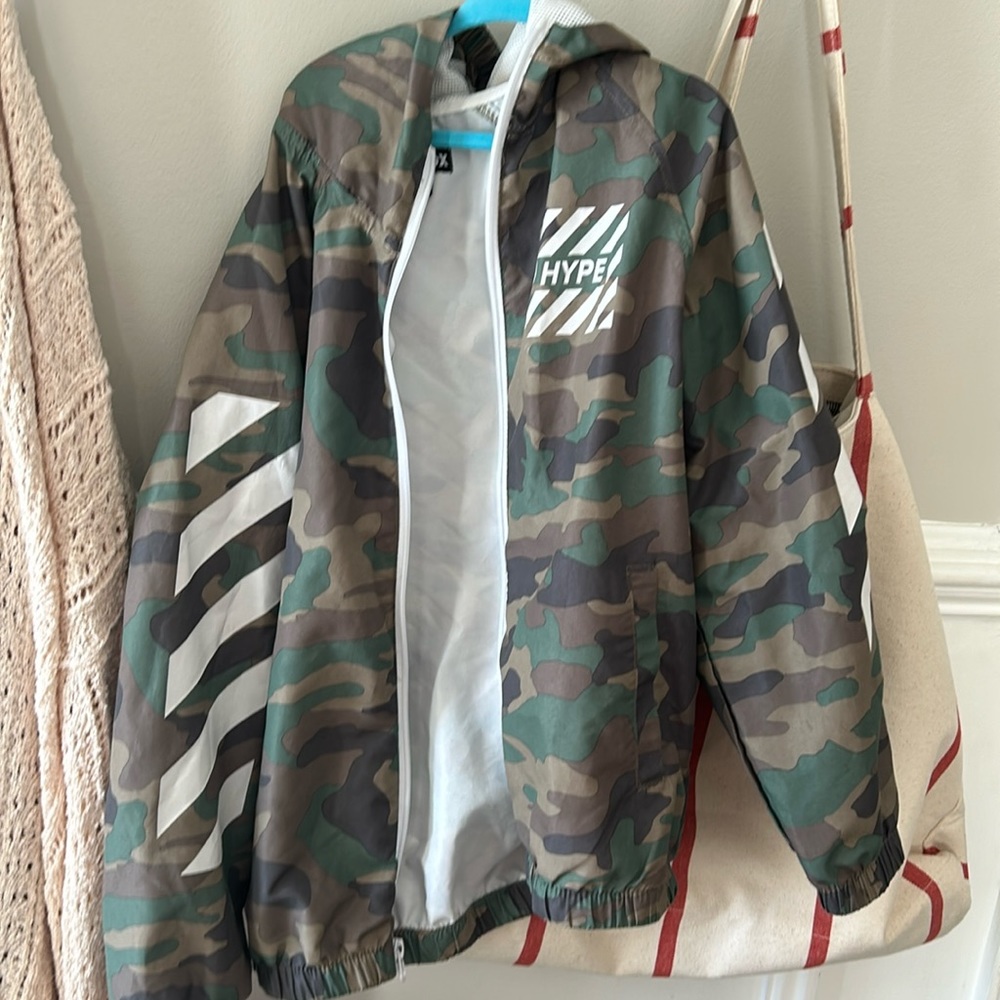 Boys size 8 KIDBOX Camo jacket